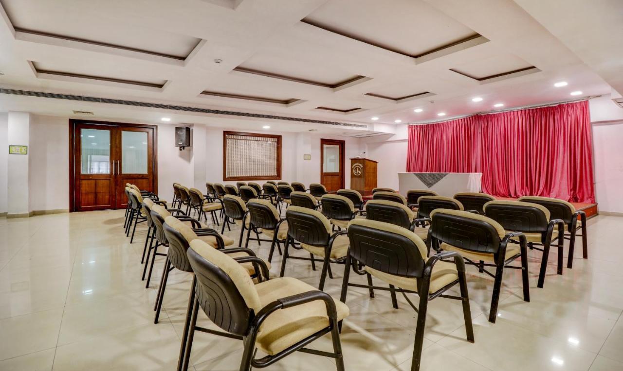 โอโย 15992 เซ็นทรัล โฮเต็ล Hotel Thrissur ภายนอก รูปภาพ